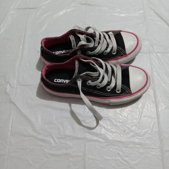 Girls Converse Size 12 - Picture 3 of 6